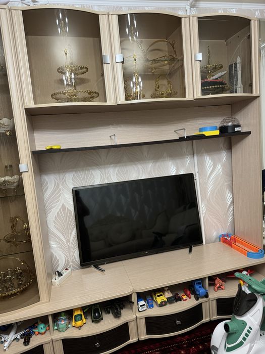 Стенка со шкафами для гостиной