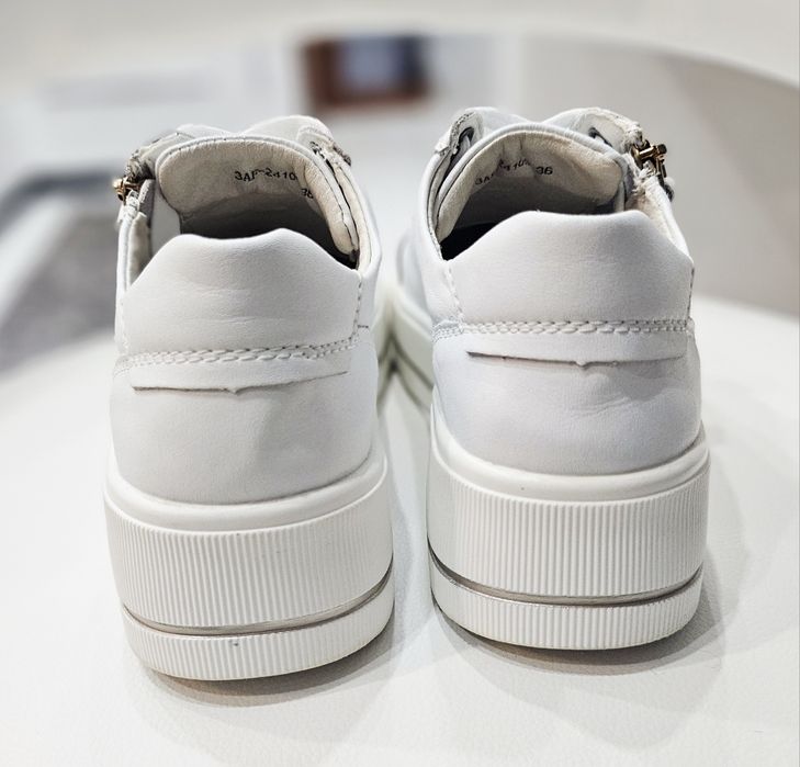 Бели обувки,  естествена кожа