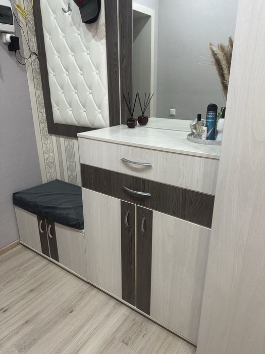 Продам стенку в прихожую