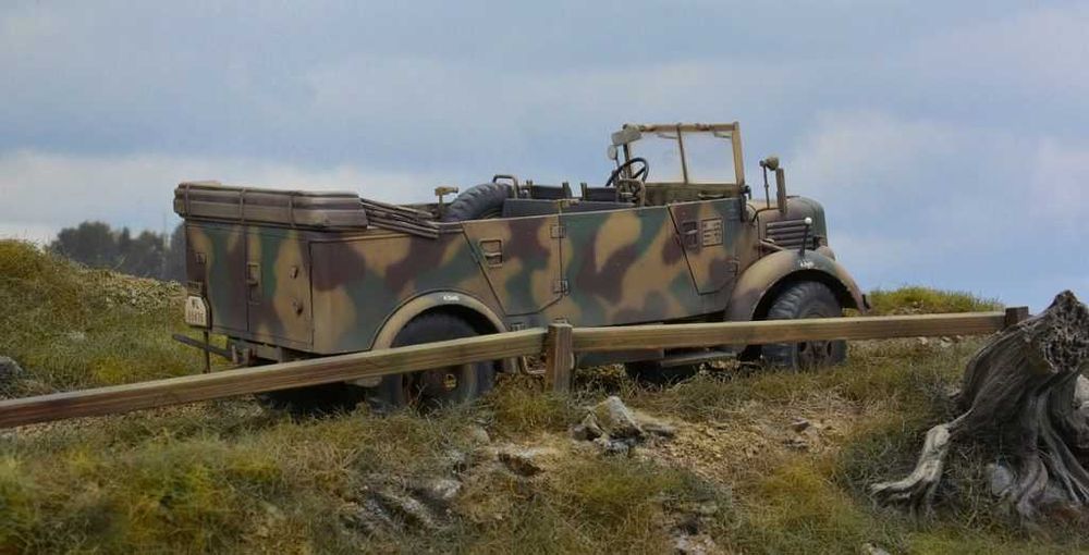 Сборная модель-Германский армейский автомобиль Mercedes-Benz L1500 ICM