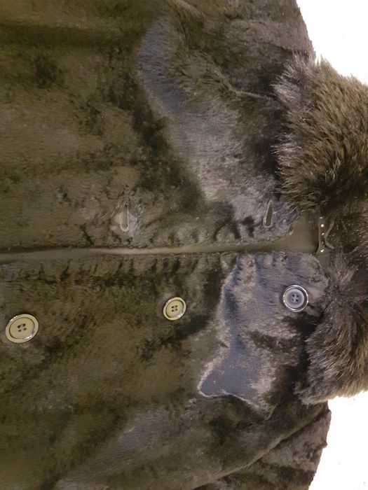 Продавам палто с къс косъм на фирмата Sisly