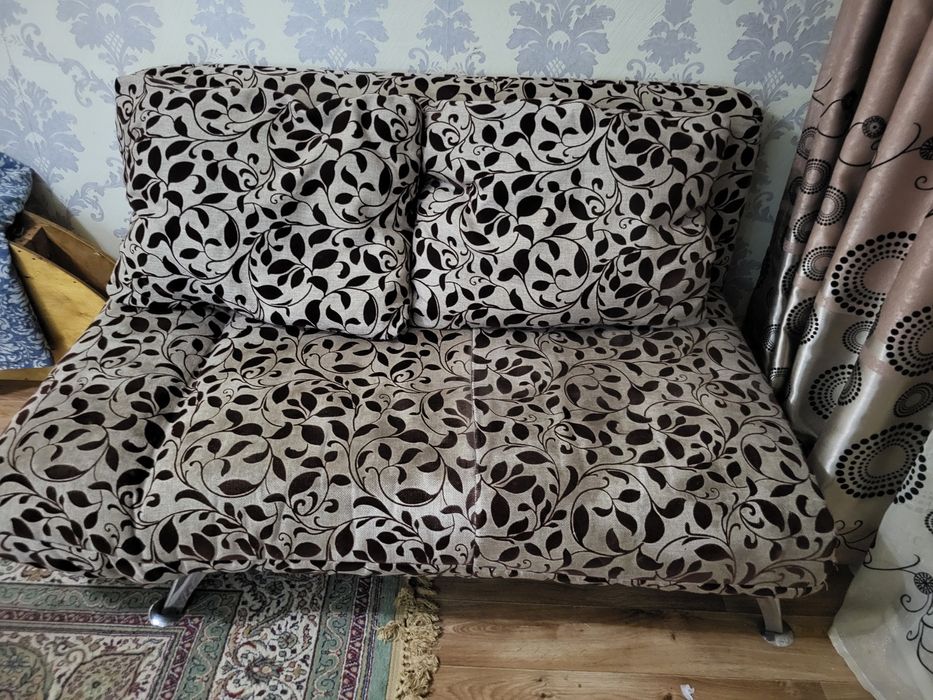 Кровать и мини диван