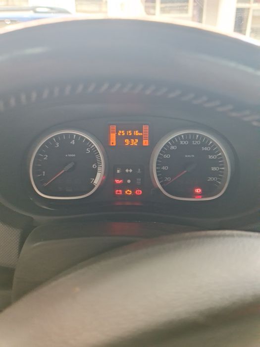 Vând Dacia Duster