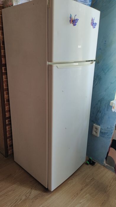 Холодильник на запчасти 8000