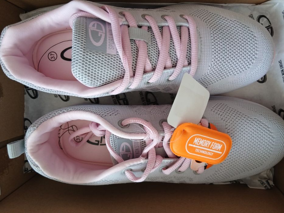 Кроссовки и босоножки женские