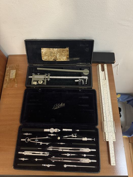 Антикварни чертожни инструменти