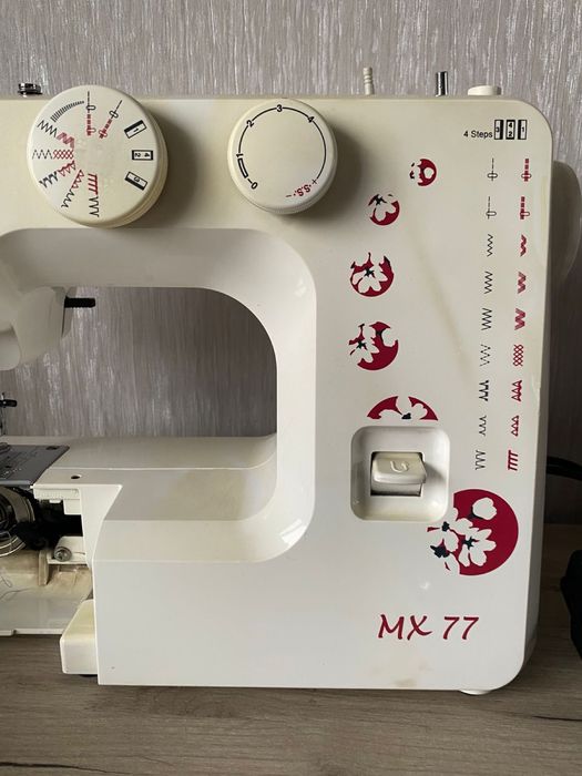 Срочно продаю швейную машинку