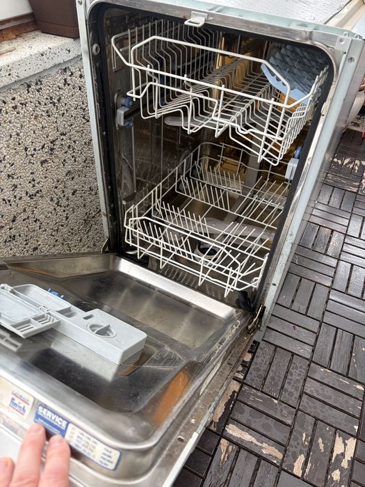 Съдомиялна машина INDESIT DIS16