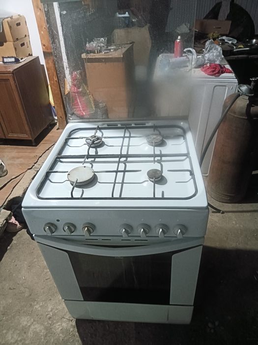 Продам газ плиту