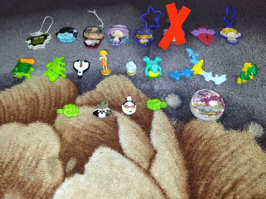 Продам игрушки из киндера и Чупа чупса. Обмен