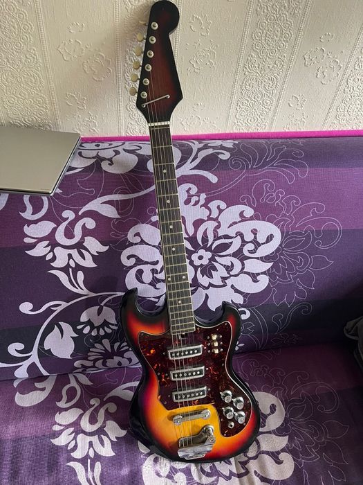 Музикални инструменти Кларинет, Цигулка,Електрическа китара и  Буфер