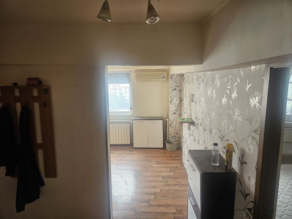 vând apartament 2 camere