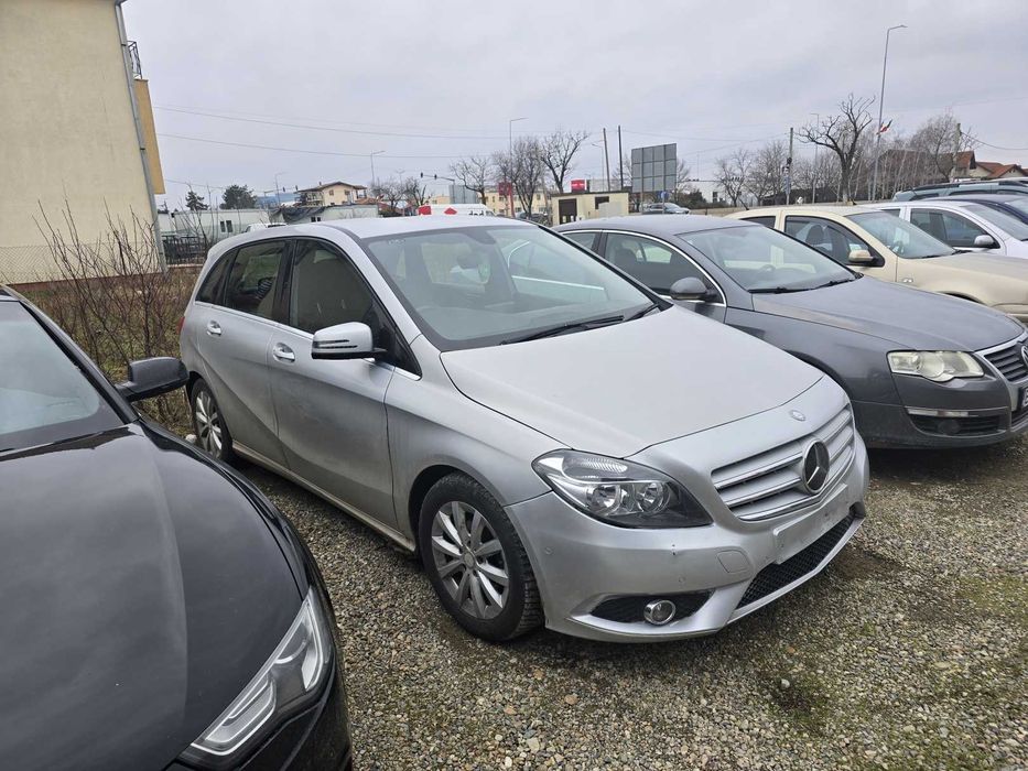 Dezmembrari dezmembrez Mercedes B-Class 1.8 CDI cod motor OM651901