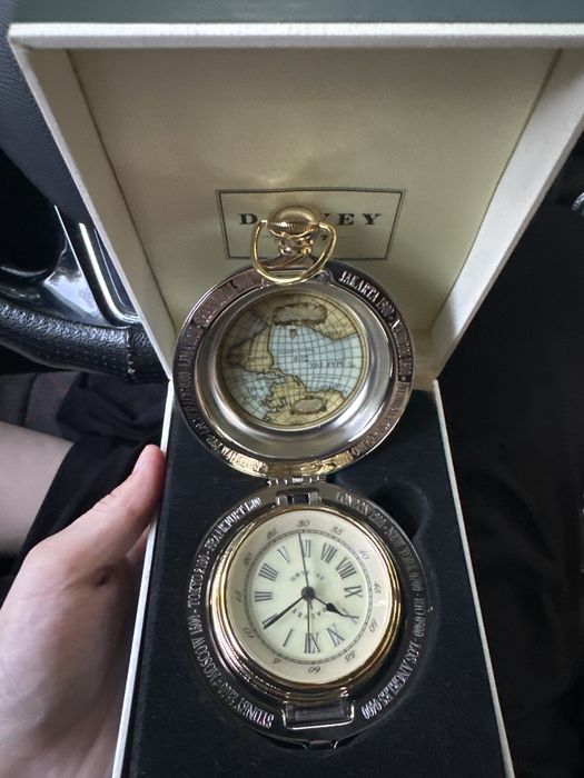 Продам Часы DALVEY