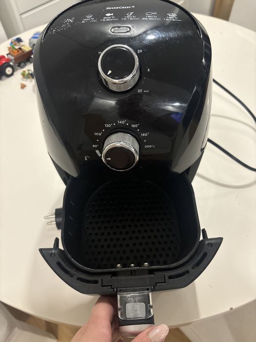 Fripteuza cu aer cald