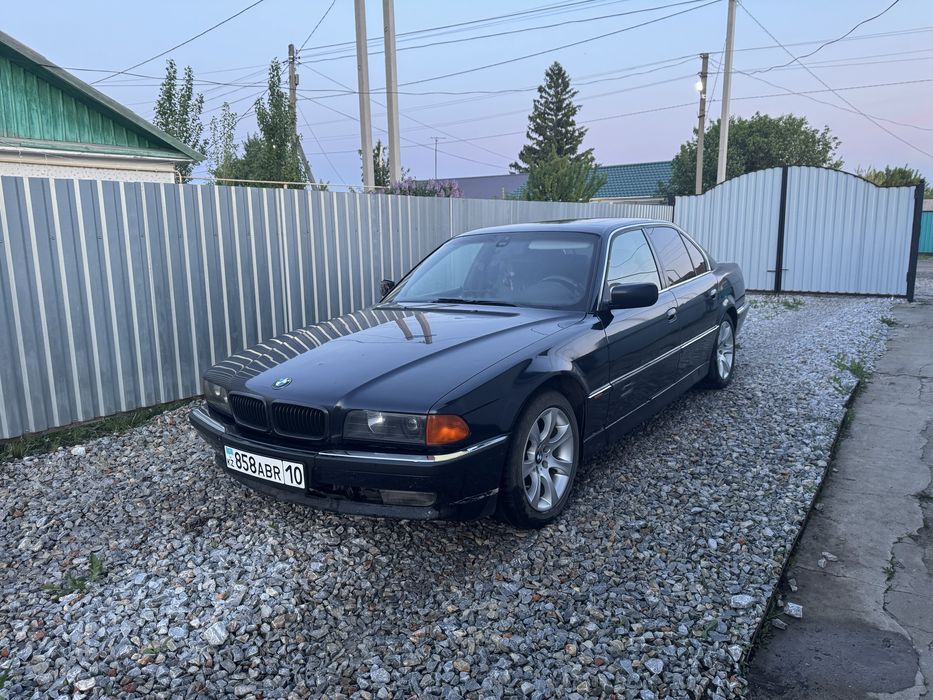 Продам бмв е38.