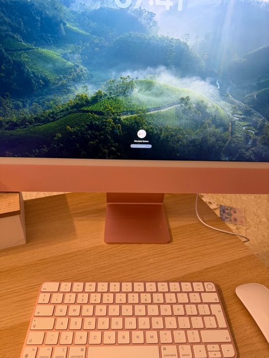 Apple iMac 24” M3 Retina 4.5K 8GB/256GB + Tastatură & Mouse