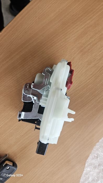 Брава за предна дясна врата за кола за Голф 5