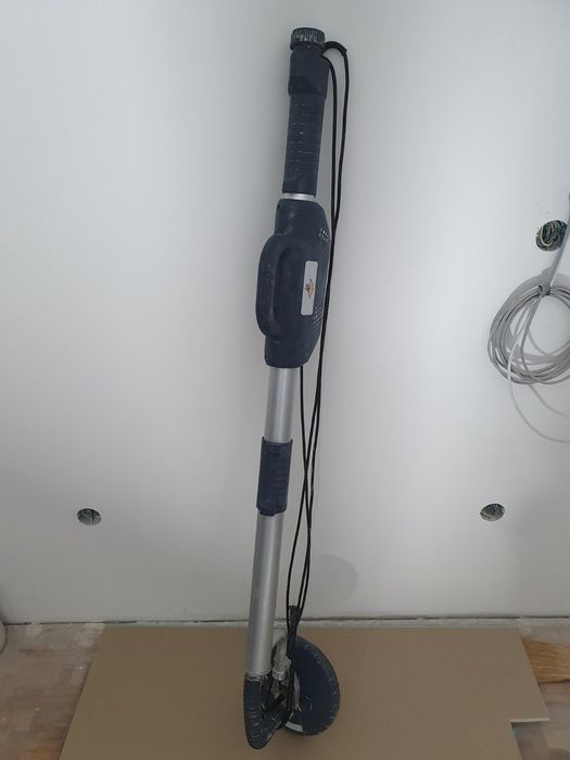 Шлайфмашина Жираф за стени и тавани