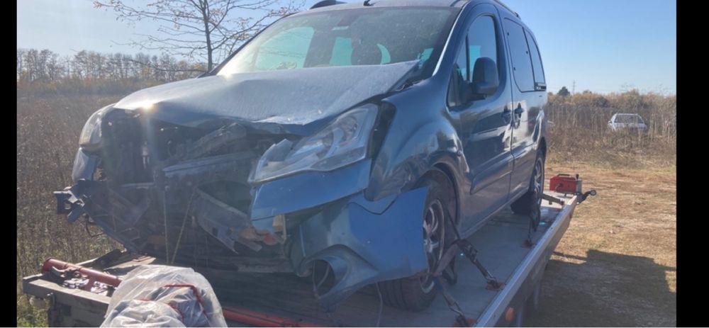 Продава се само на части Citroen Berlingo 1.6 hdi 2011 година