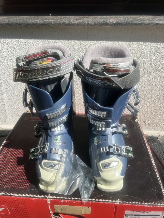 Clapari Nordica , 26-26.5  unisex - stare foarte buna