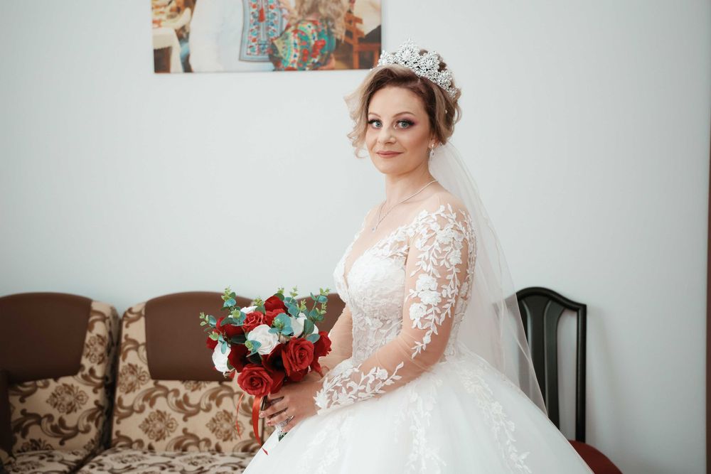 Vand Rochita de mireasa stil printesa ..