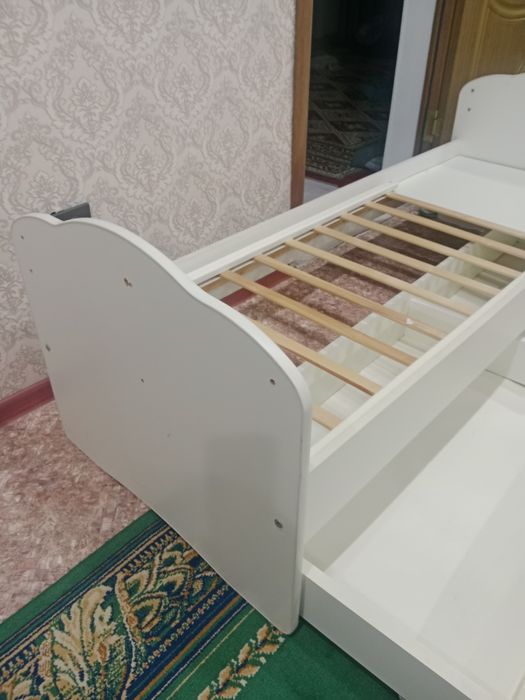 Продам детский кровать без матраса