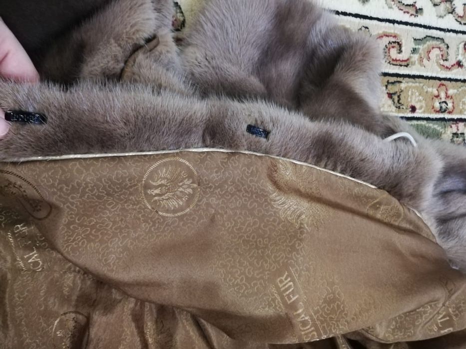 Продаётся Норковая шуба