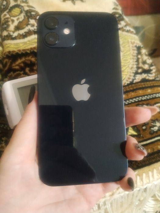 Продам сотовый телефон iPhone 12  (64)