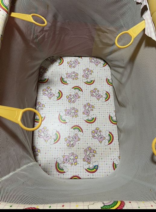 Манеж и постель в кроватку