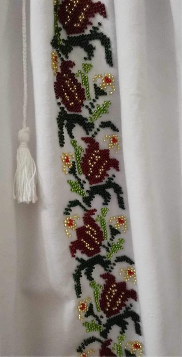 Ie cusuta cu mărgele