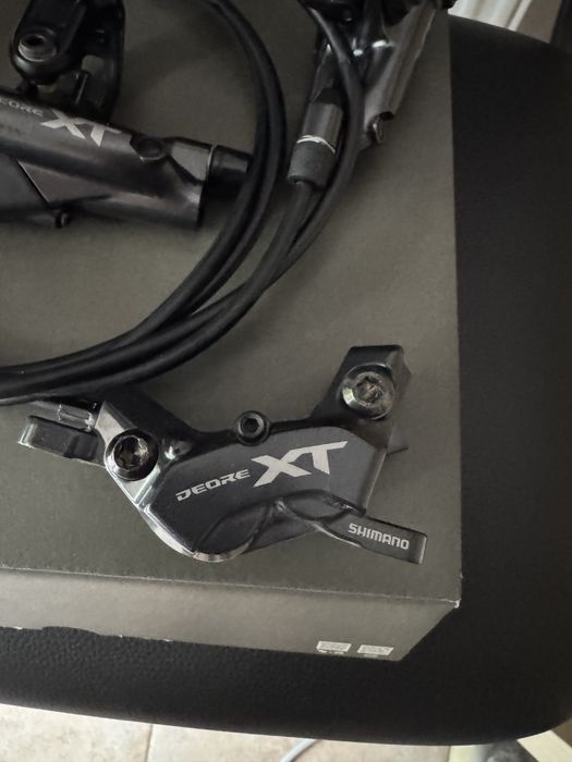 Frane Shimano XT M8200 cu 4 pistoane