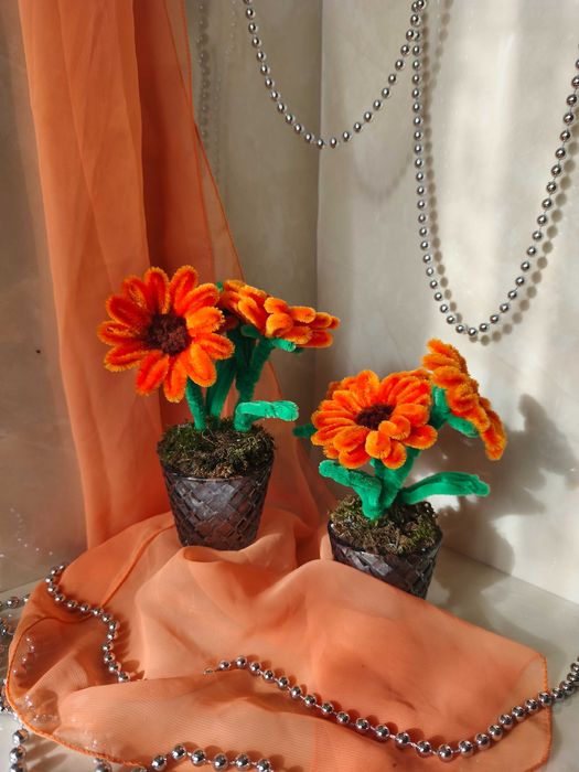 Ръчно изработени цветя и букети за всеки вкус.