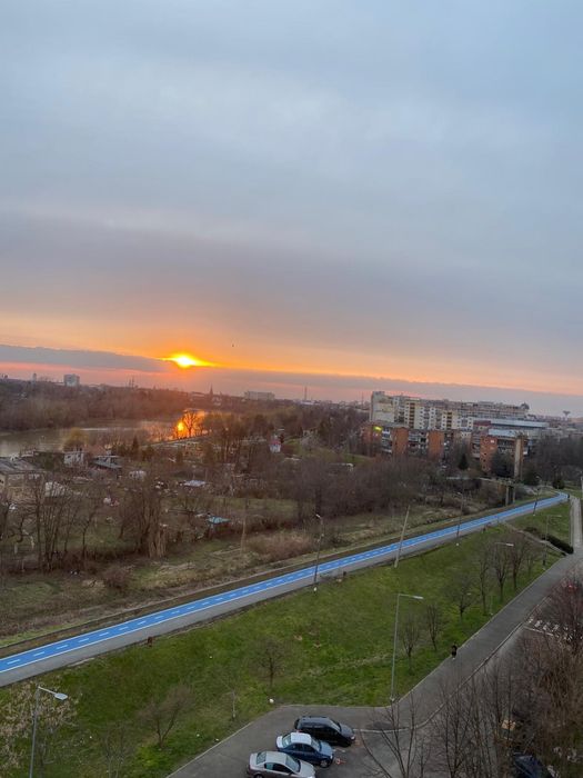 Dau in chirie  apartament 4 camere pe Malul Muresului