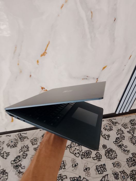 Noutbuk Surface core i5