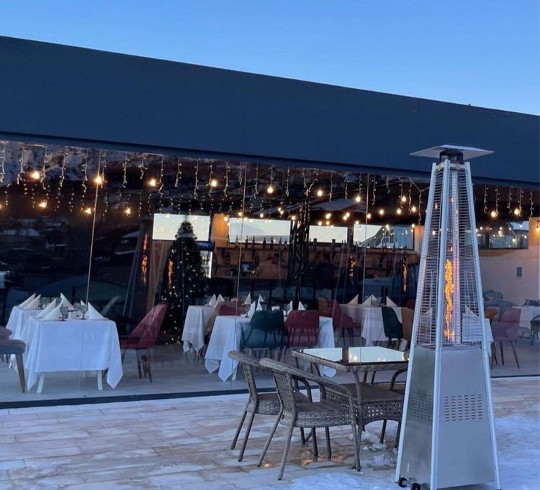 Уличный газовый обогреватель аренда . Уличный кaмен прокат. Стол стул