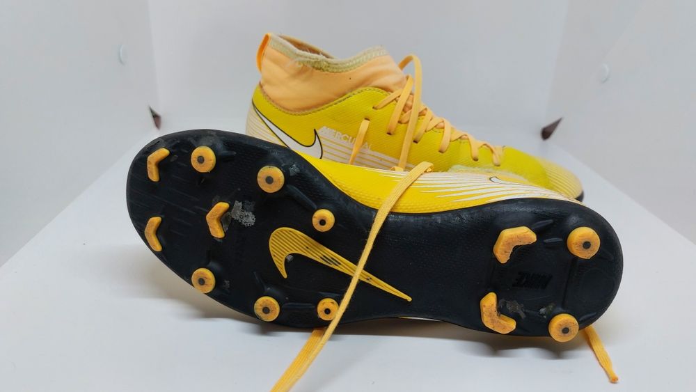 Детски футболни обувки бутонки Nike 35