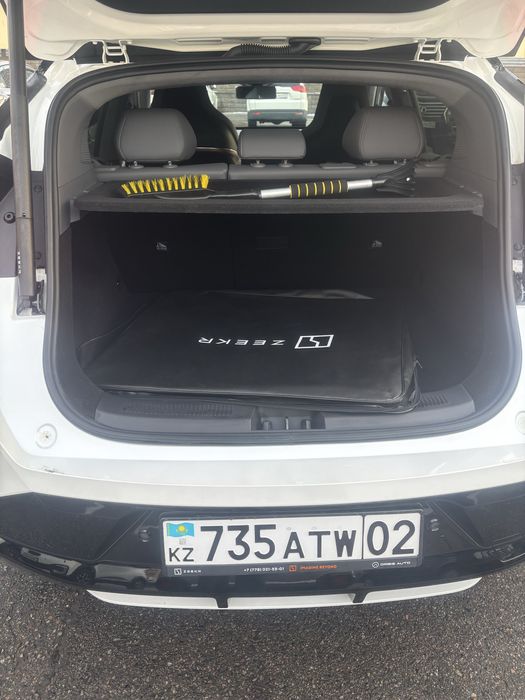 Продам машину Zeekr X