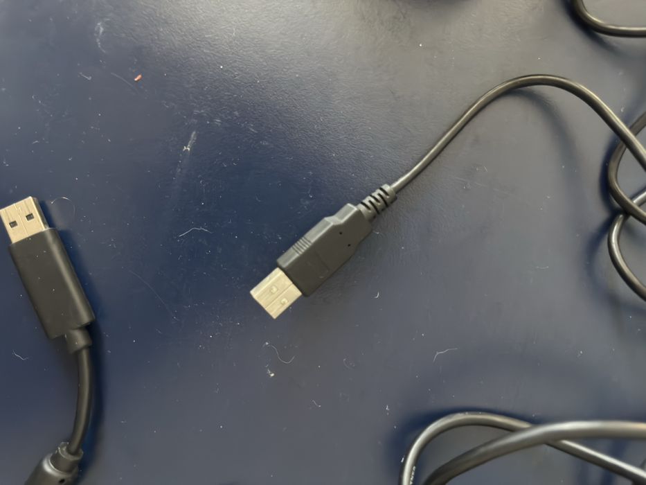 Vand doua controllere de calculator de Xbox