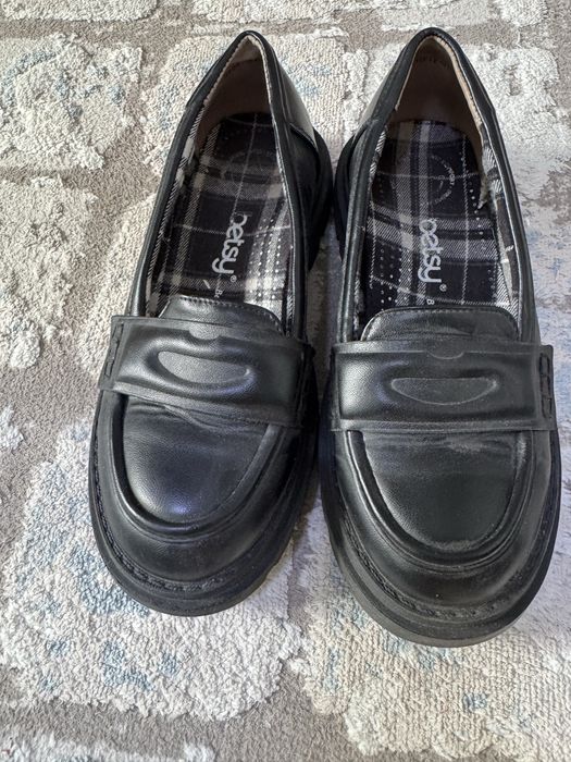 Продам лоферы школьные