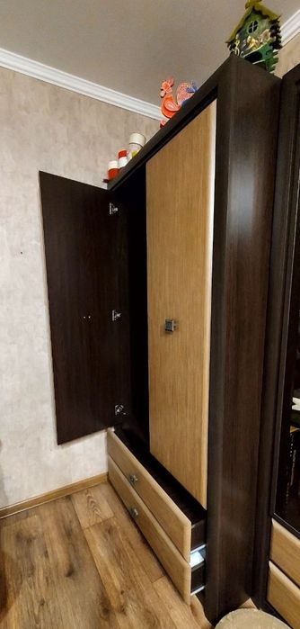 Шкаф в гостиную, спальню.