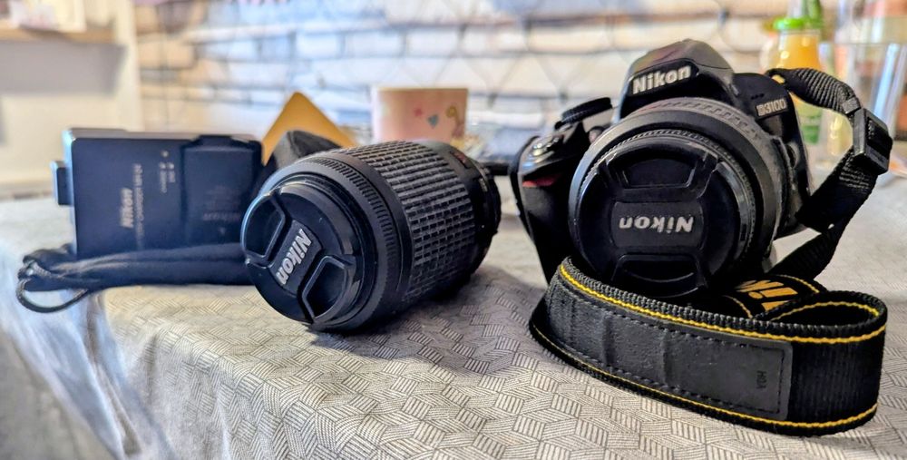 Фотоапарат Nikon D3100 + 2 обектива и аксесоари