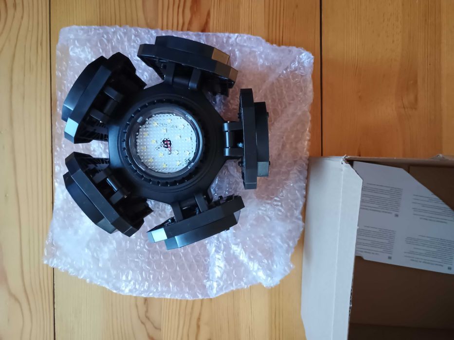 Мощна лампа за таван