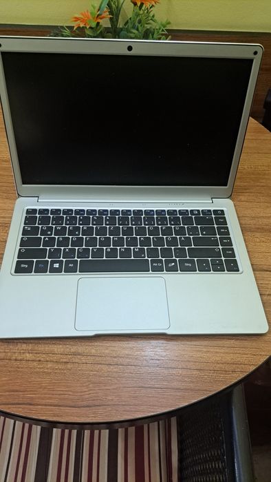Vînd laptop Trekstor.