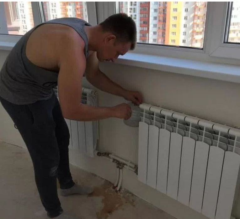 Частный мастер Сантехник. Устранение засора трубы. Чистка труб кухни