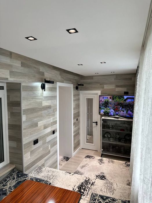 Продам свою 5 комн. ЭхКвартиру на Ц 6 Ориентир бывш. Финансовый инстит