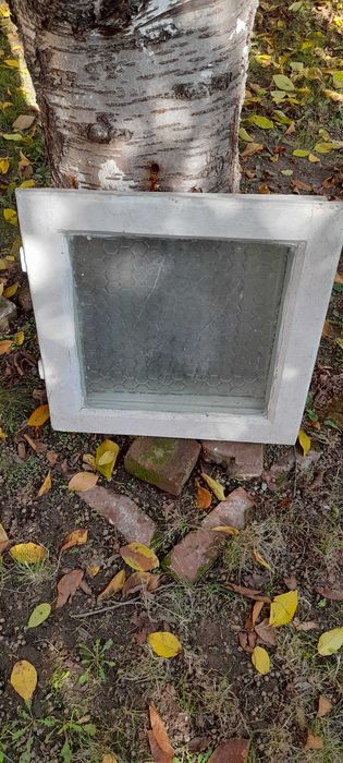 Ferestre (giurgiuvele) din  molid si stejar,  in stare buna.