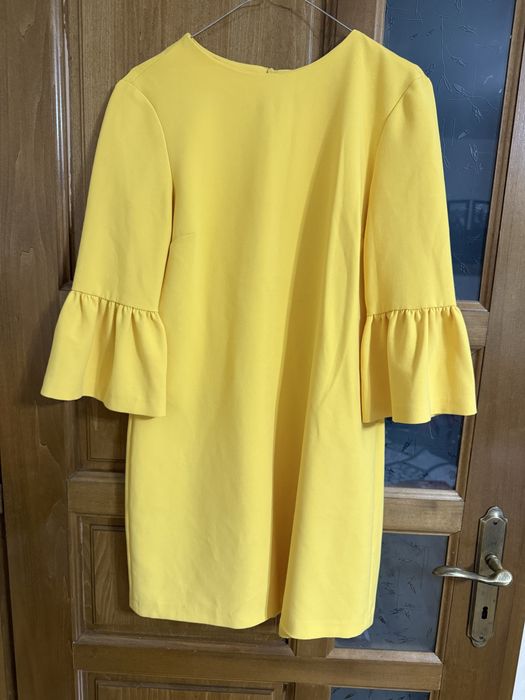 Rochie galbena, Zara