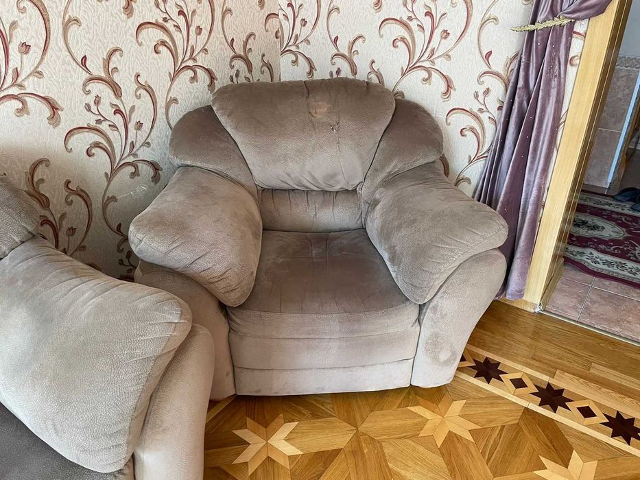 Продам диван с 2 креслами