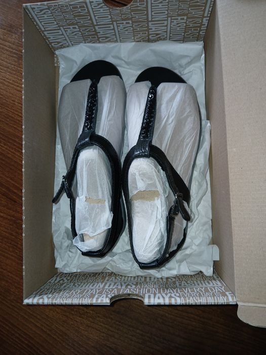 Нови дамски сандали на Clarks  , естествена кожа